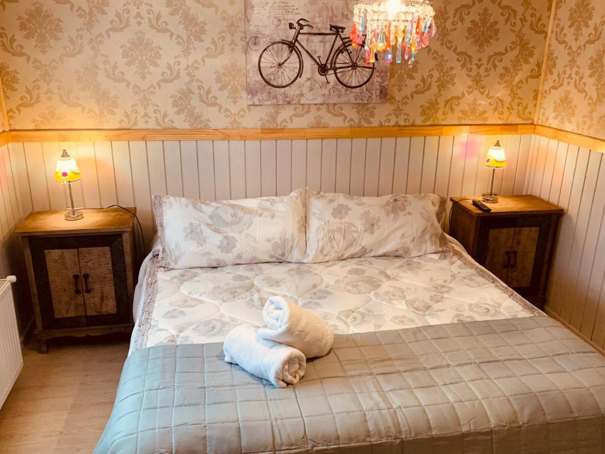 Arte Brisa Hostal Boutique Puerto Natales Bagian luar foto